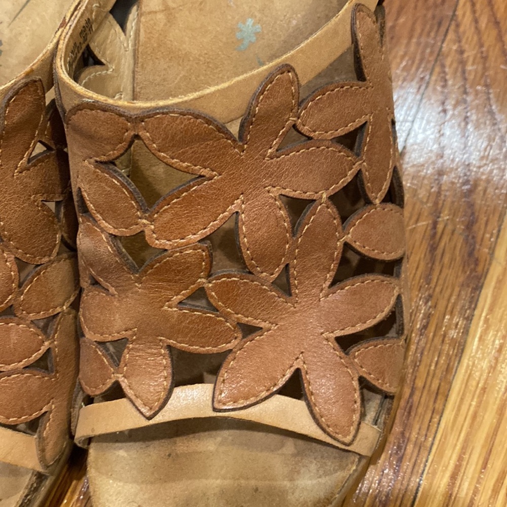 Dansko Clarissa Leather Floral Cutout clogs/sandals - Picture 4 of 9